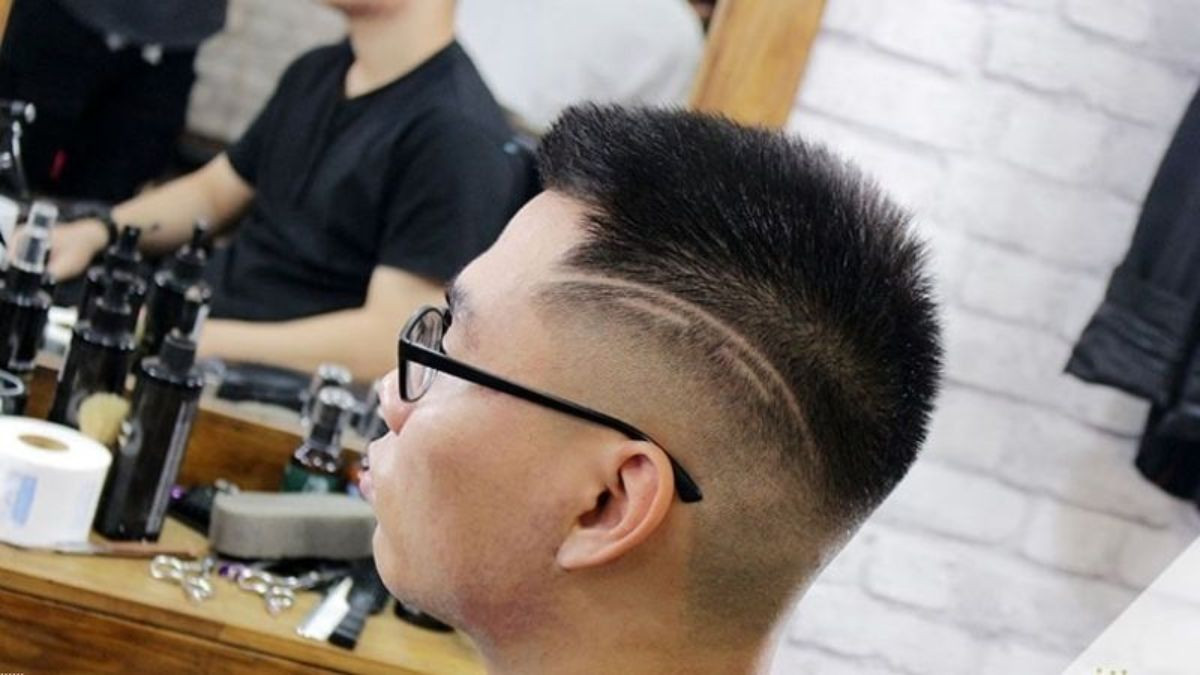 Kiểu tóc buzzcut với hai đường kẻ cong tinh tế
