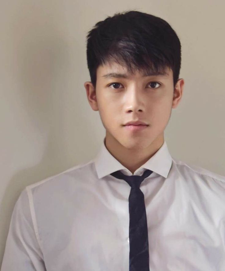 Kiểu tóc Caesar Cut phù hợp cho học sinh nam