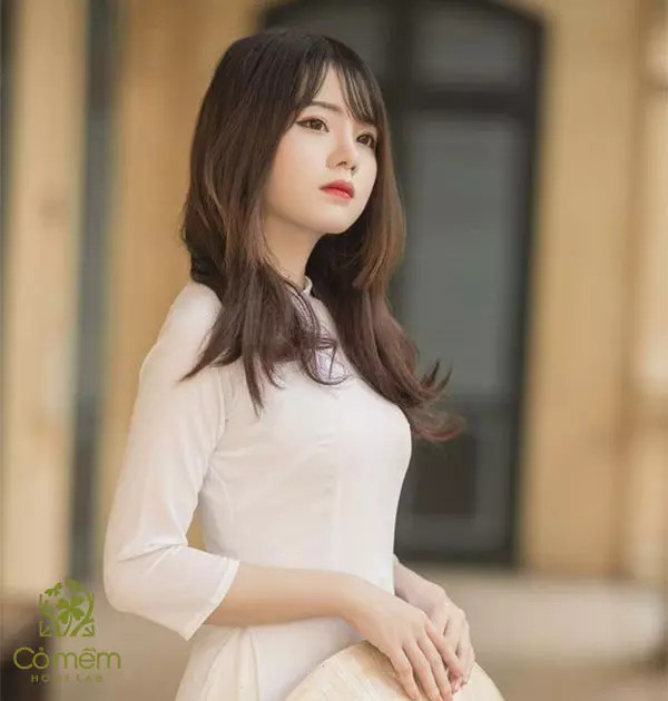 Kiểu tóc cắt layer hiện đại kết hợp duyên dáng với áo dài