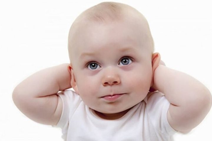 Kiểu tóc cho bé trai 9 tháng đầu trọc khỏe khoắn