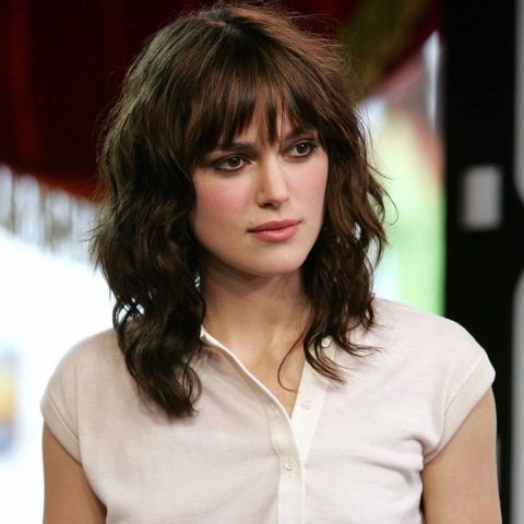 kiểu tóc cho mặt góc cạnh nữ layer dài mái lệch giúp làm thon gọn khuôn mặt