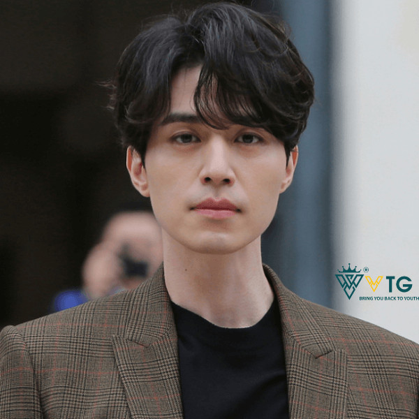 Kiểu tóc classic side part xoăn cuốn hút