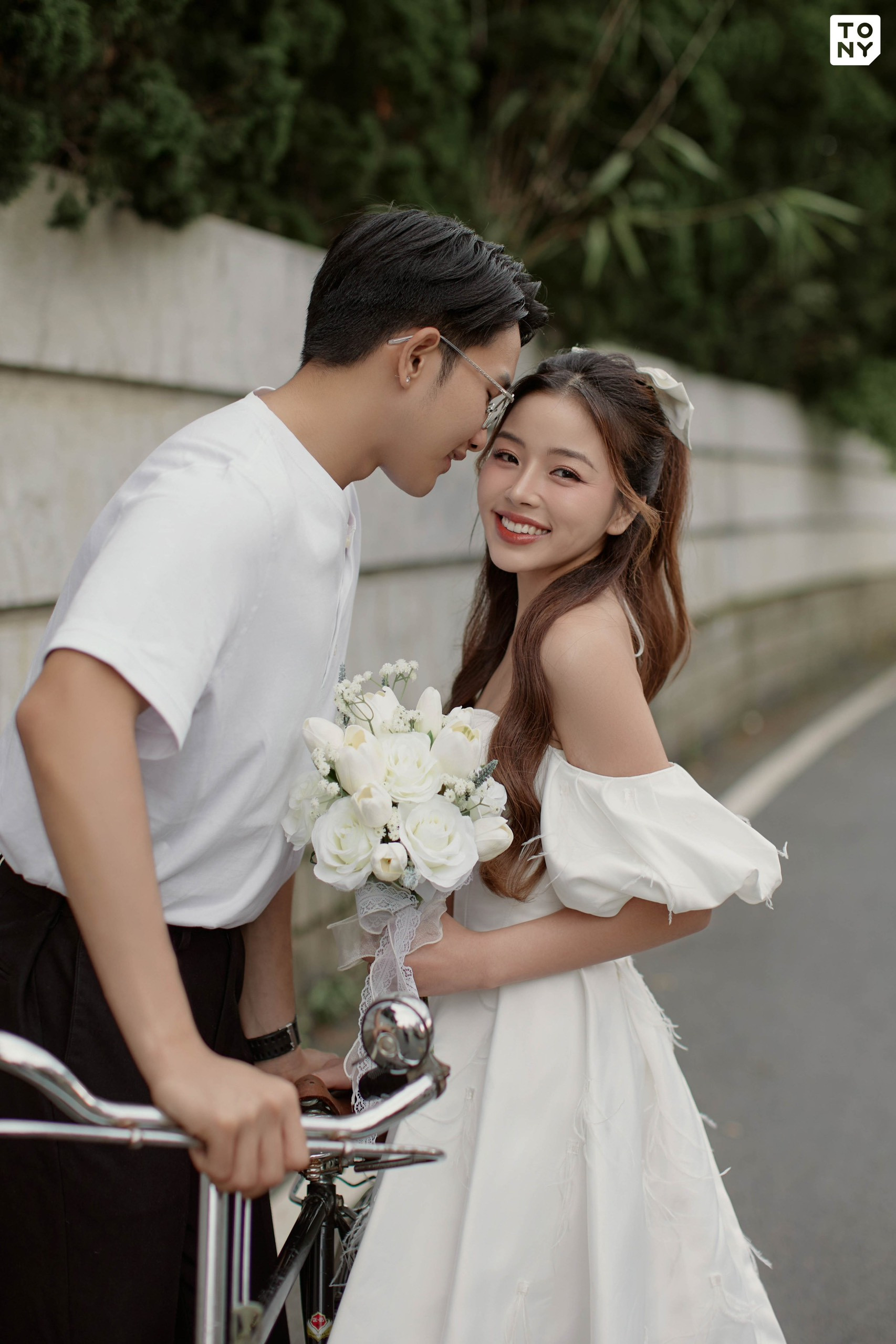 kiểu tóc cô dâu Hàn Quốc buộc nửa đầu