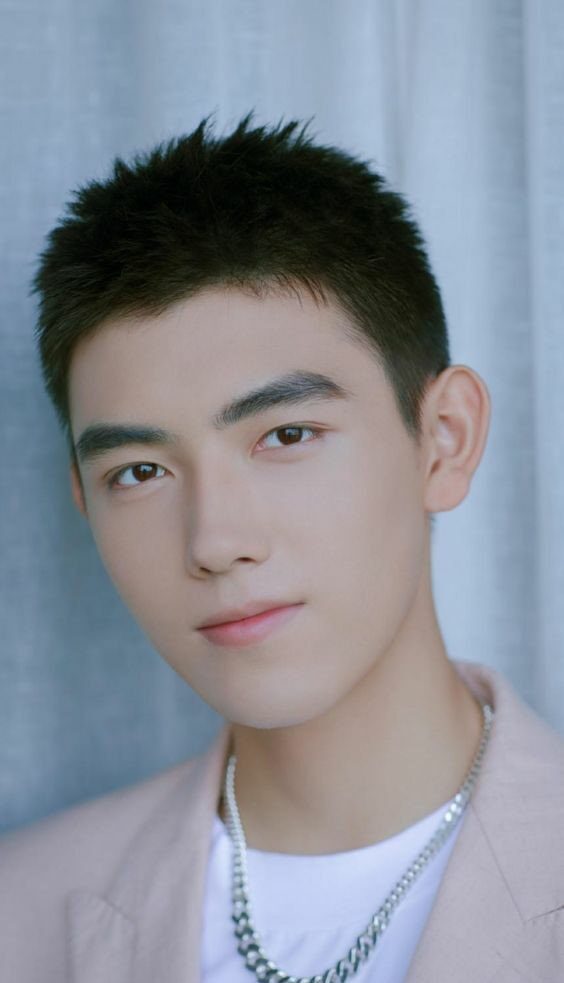 Kiểu tóc crew cut fade dài