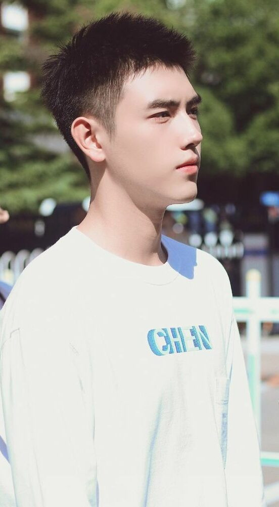 Kiểu tóc Crew Cut gọn gàng, nam tính cho các quý ông tuổi 30