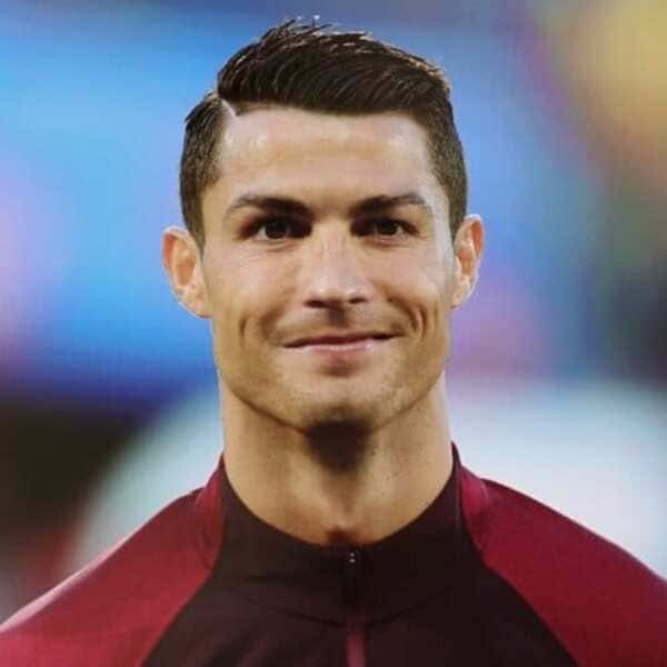 Kiểu tóc của Ronaldo Side Part thu hút mọi ánh nhìn