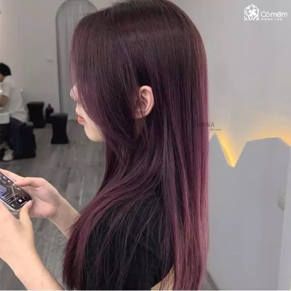 Kiểu tóc dài thẳng mượt mà, tự nhiên và trẻ trung