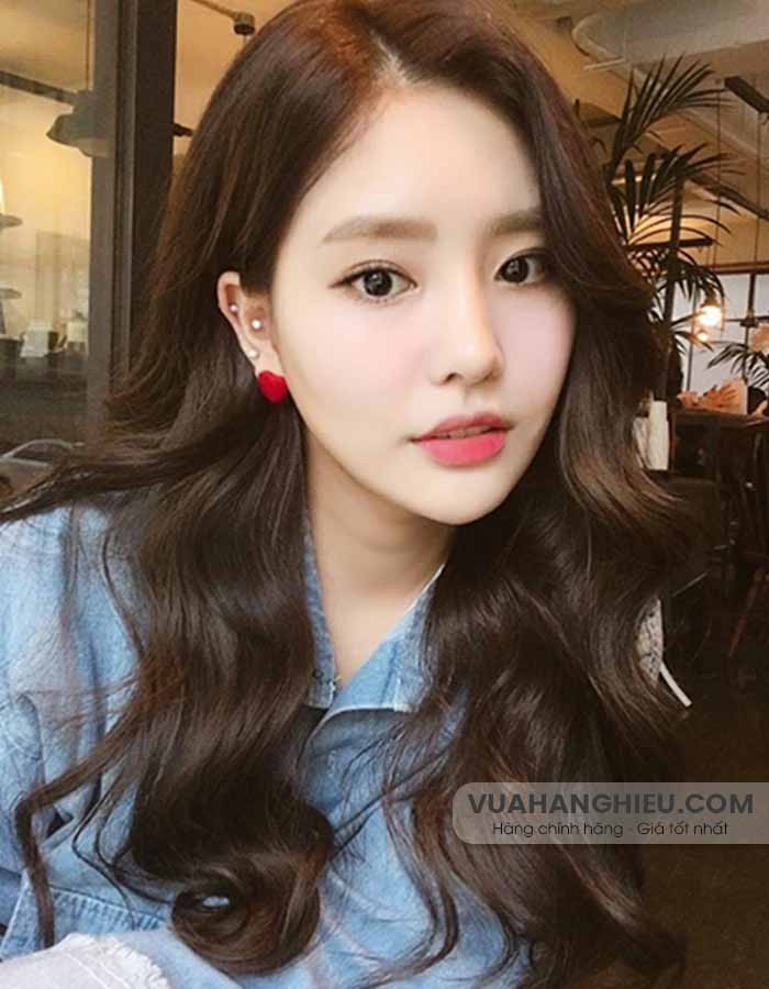 Kiểu tóc dài uốn gợn sóng lọn to mang vẻ đẹp thanh lịch