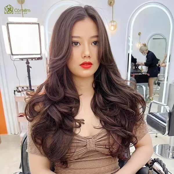 Kiểu tóc dài xoăn tầng hiện đại