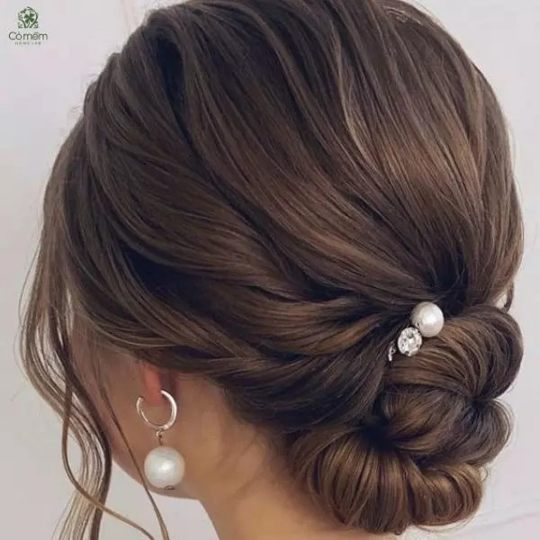kiểu tóc đi tiệc cho mặt tròn búi kiểu Pháp