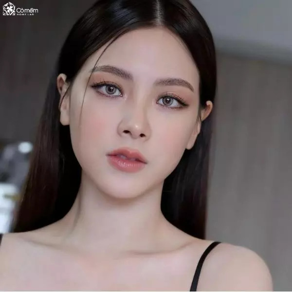 kiểu tóc đi tiệc cho mặt tròn dài thẳng