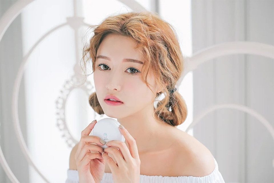 Kiểu tóc đuôi ngựa hai bên trẻ trung năng động cho tóc ngắn