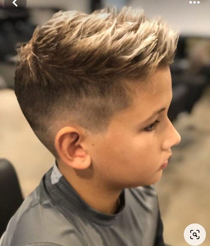 kiểu tóc Faux Hawk năng động cho bé trai