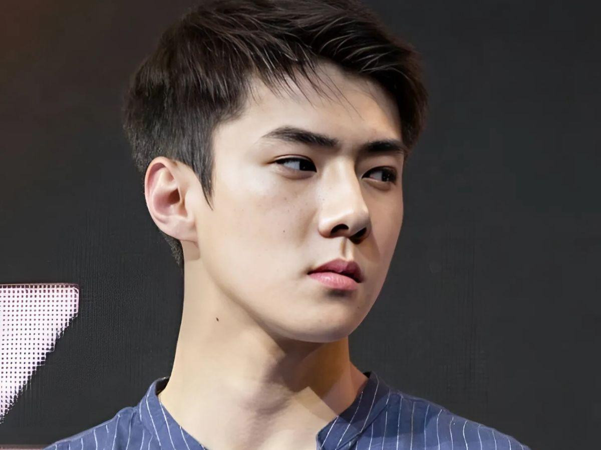 Kiểu tóc Ivy League Cut, phần tóc đỉnh dài hơn, có thể chải ngôi lệch hoặc vuốt tạo kiểu, kết hợp với fade gọn gàng hai bên, mang vẻ ngoài thanh lịch, phong độ, kiểu tóc quân đội