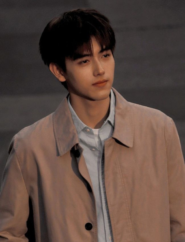 Kiểu tóc Layer nam lãng tử của Lý Tuân