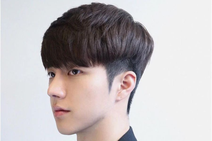 Kiểu tóc layer nam ngắn giúp khuôn mặt dài thêm cân đối và trẻ trung