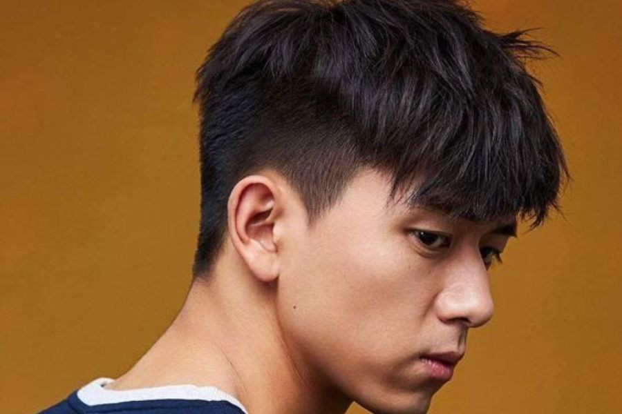 Kiểu tóc layer nam ngắn tỉa mái textured tạo sự năng động và cá tính