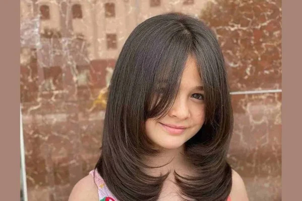 Kiểu tóc layer ngắn năng động cho bé gái