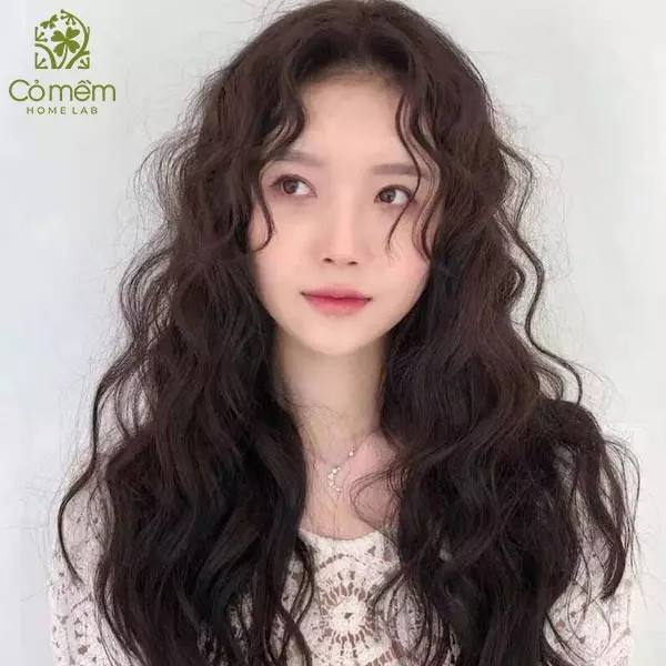 Kiểu tóc layer nữ mặt dài xoăn hippie cá tính