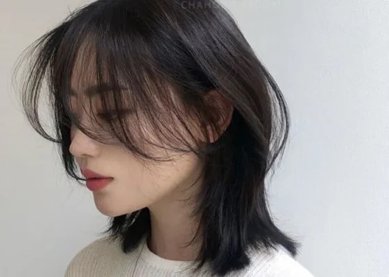 Kiểu tóc layer nữ ngắn có mái bay