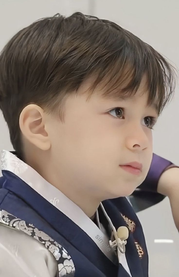 kiểu tóc Long Top Short Sides cá tính cho bé trai