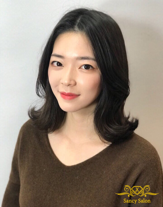 Kiểu tóc lửng nữ không mái uốn vểnh cá tính và thời thượng