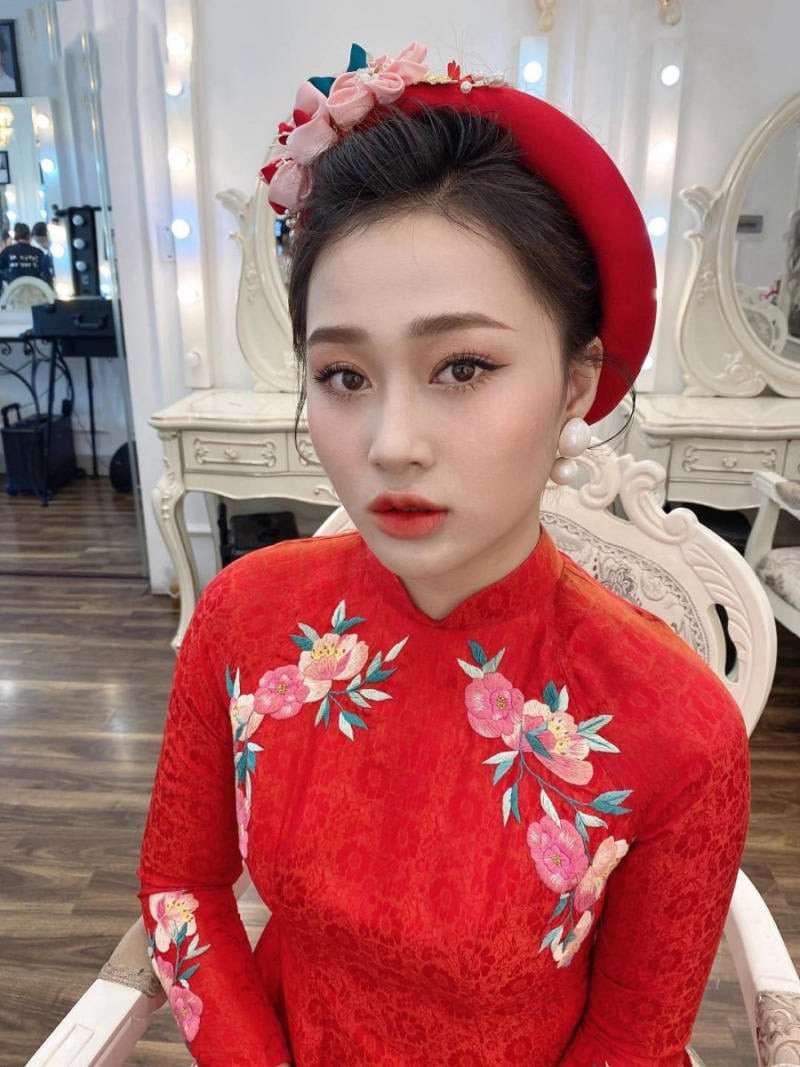 Kiểu tóc mặc áo dài đẹp cô dâu đội mấn