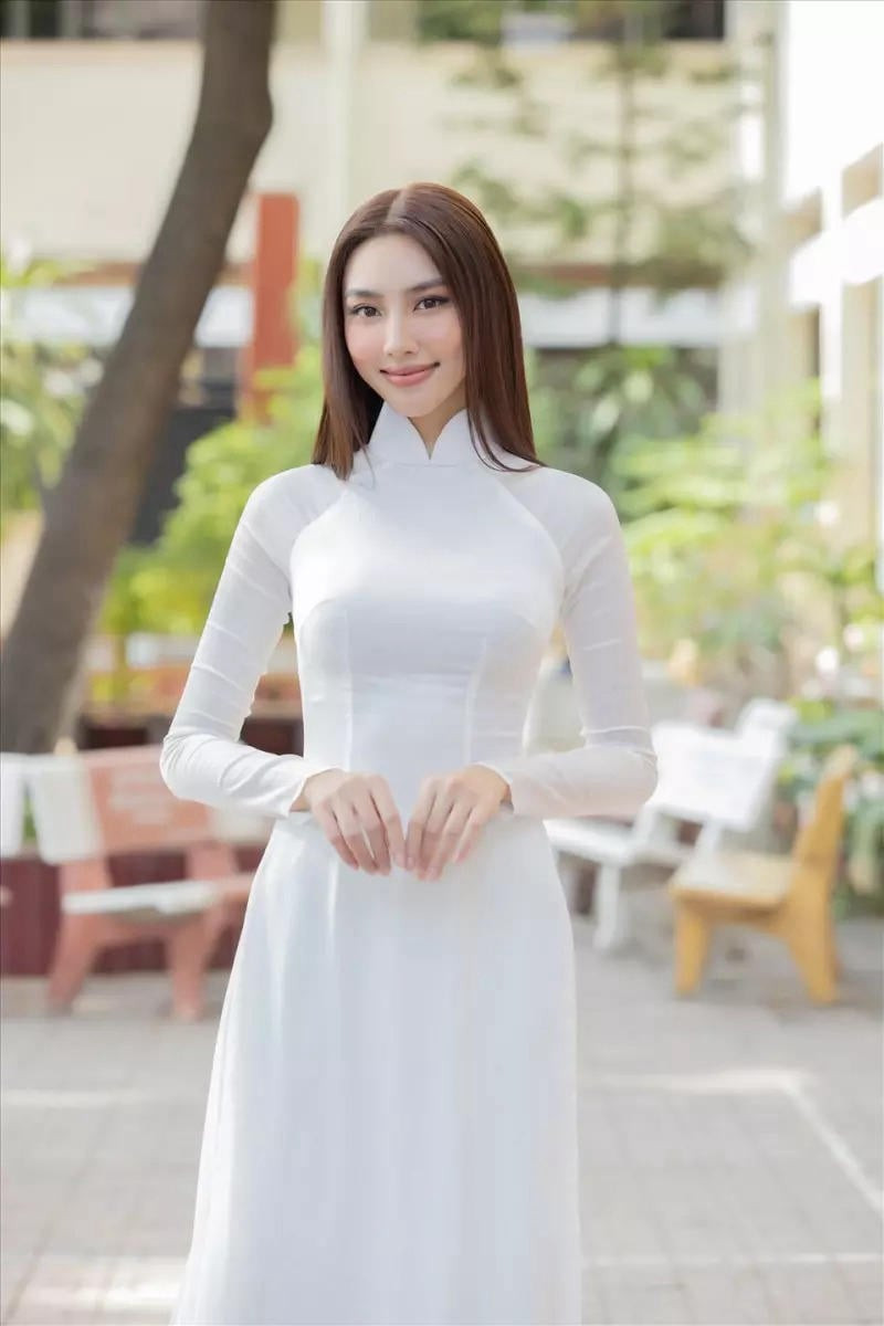 Kiểu tóc mặc áo dài đẹp học sinh buộc nửa đầu