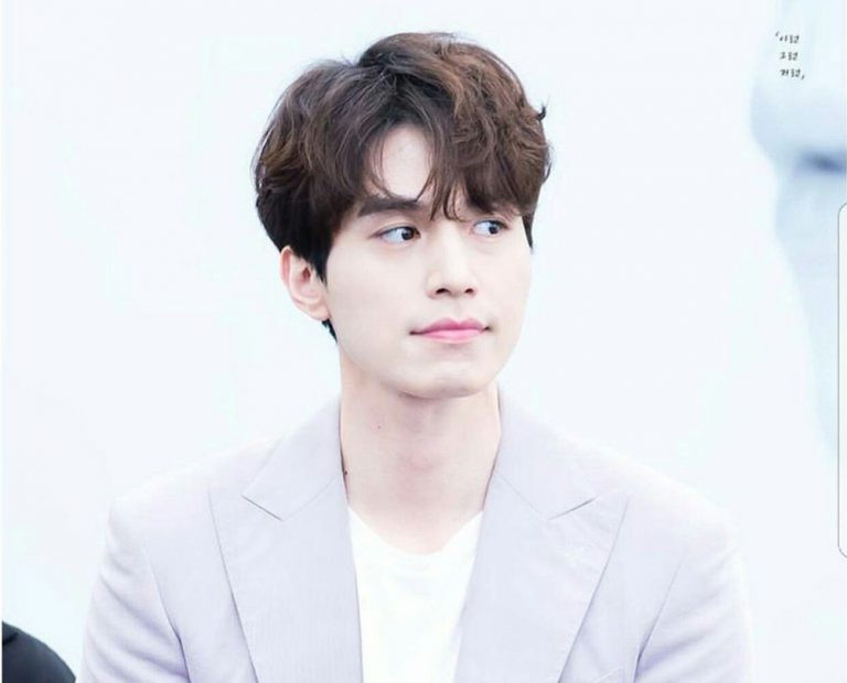 Kiểu tóc mái dài