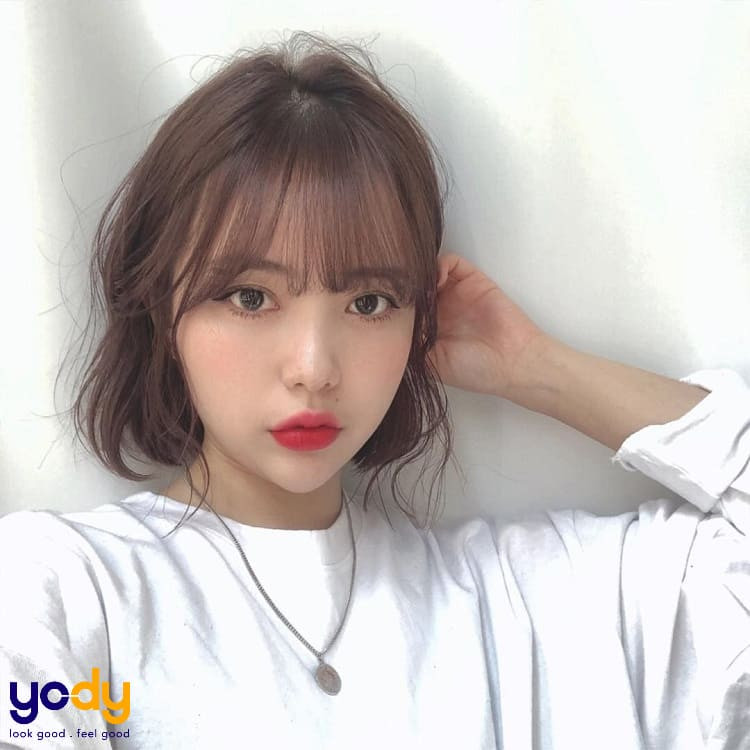 Kiểu tóc mái dày một bên thanh lịch cho mặt trái xoan, gợi ý kiểu tóc mái đẹp