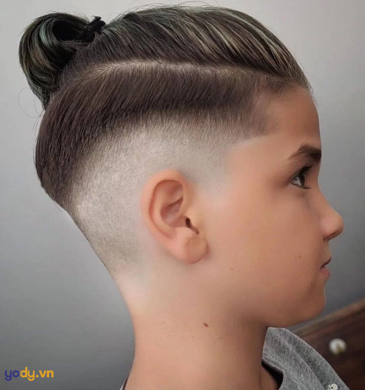 Kiểu tóc Man Bun sành điệu cho bé trai 2-3 tuổi, tóc dài