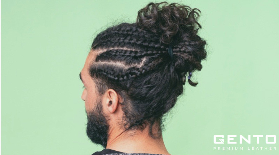 Kiểu tóc manbun nam kết hợp với dreadlocks, tạo vẻ ngoài nổi loạn và độc đáo.
