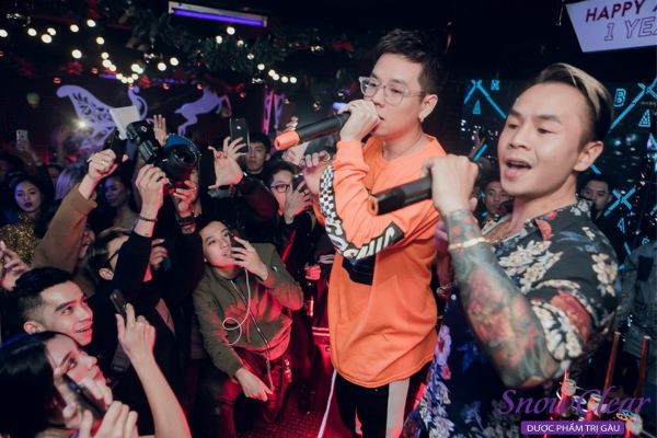 Kiểu tóc Mohican mạnh mẽ, cá tính