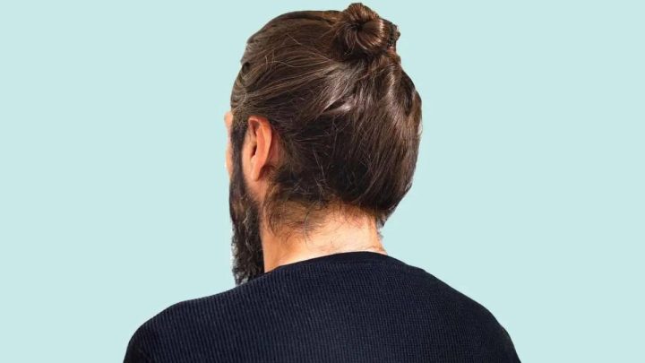 Kiểu tóc nam buộc lên cao gọn gàng