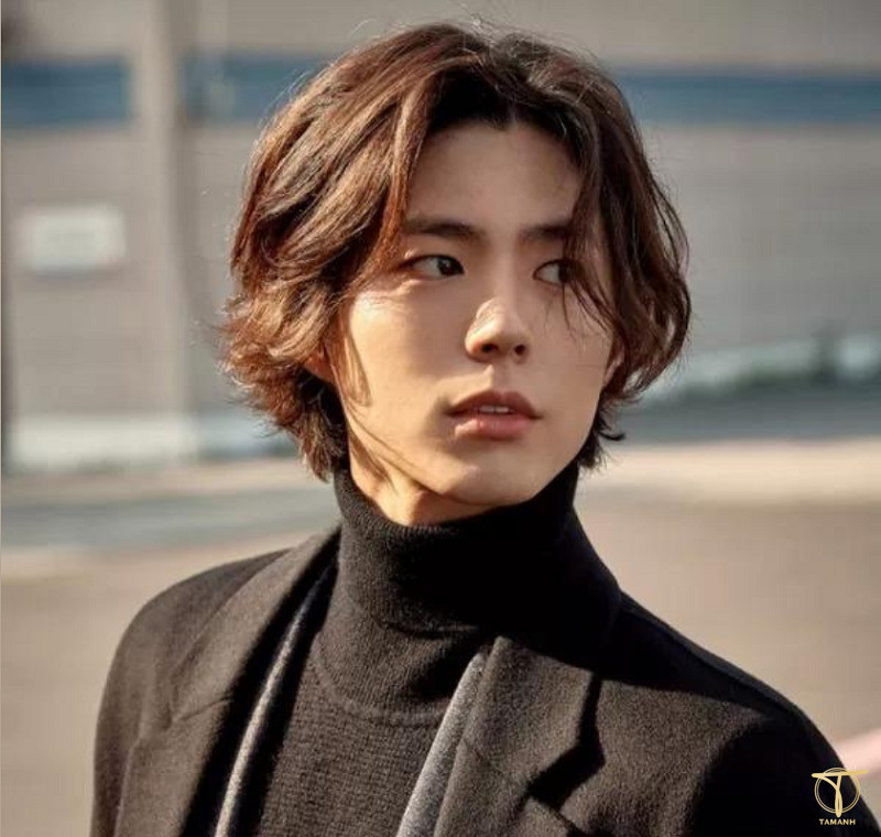 Kiểu tóc nam middle part mái dài phong cách Hàn Quốc