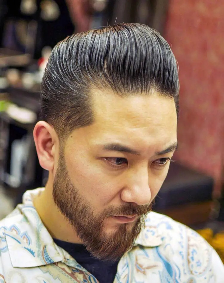 Kiểu tóc nam ngắn vuốt ngược slicked back với drop fade tinh tế
