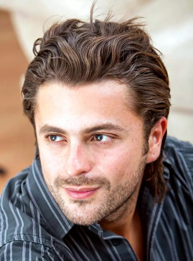 Kiểu tóc nam vuốt ngược Pumped Slick Back với bộ râu nam tính