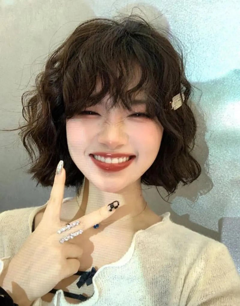 Kiểu tóc ngắn cho mặt tròn to hippie