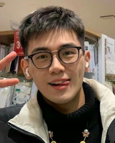 Kiểu tóc ngắn gọn gàng giúp mặt tam giác thêm hài hòa