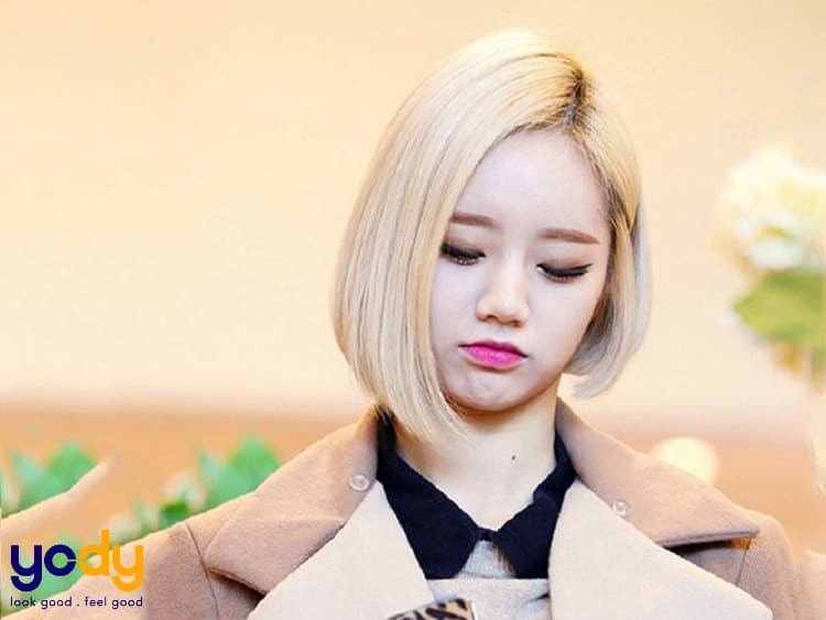 Kiểu tóc ngắn lệch mềm mại, nữ tính cho gương mặt trái xoan, gợi ý kiểu tóc đẹp