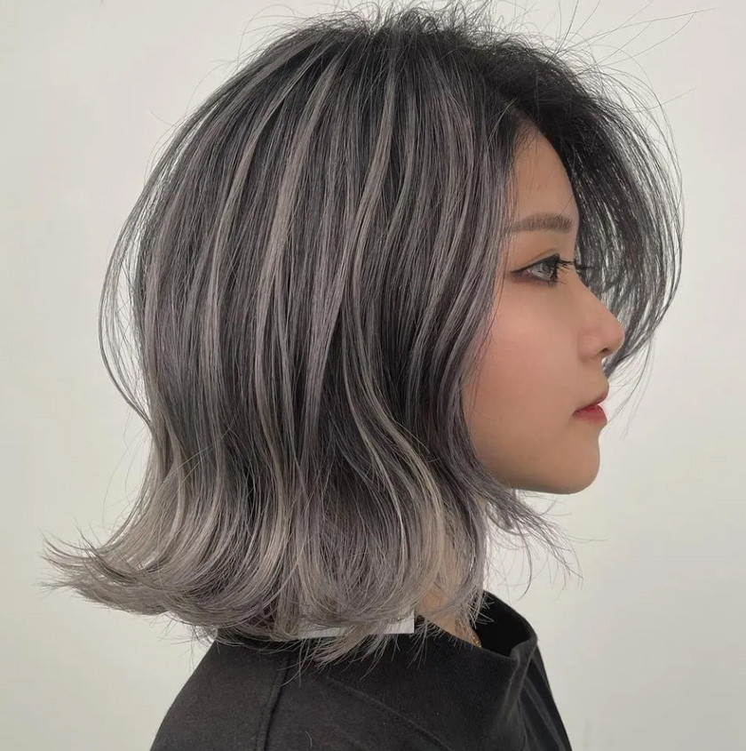 Kiểu tóc ngắn nhuộm than chì cá tính