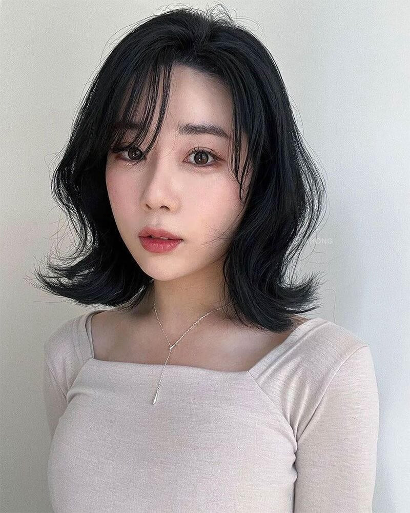 Kiểu tóc ngắn uốn lọn to dễ chăm sóc