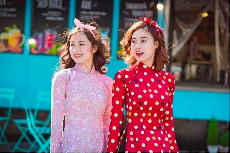 Kiểu tóc ngắn uốn lượn kết hợp áo dài biến bạn thành quý cô thời thượng