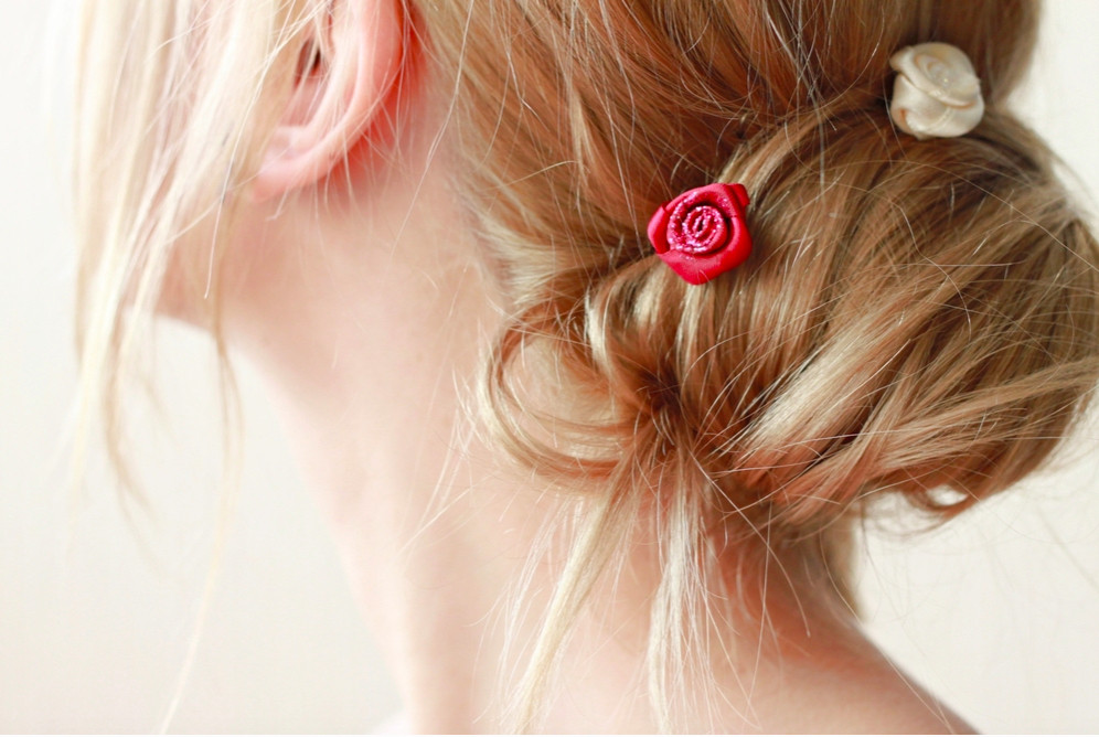 Kiểu tóc nữ đơn giản: Búi tóc thấp tinh tế cho công sở