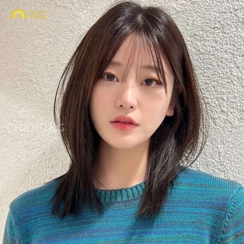 Kiểu tóc nữ duỗi tự nhiên mượt mà thanh lịch, một trong các kiểu tóc nữ năm 2024 được yêu thích