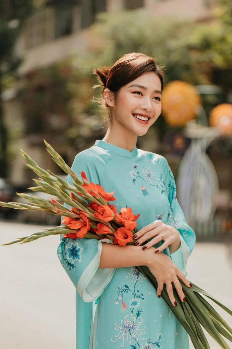 kiểu tóc nữ mặc áo dài phù hợp phong cách tổng thể