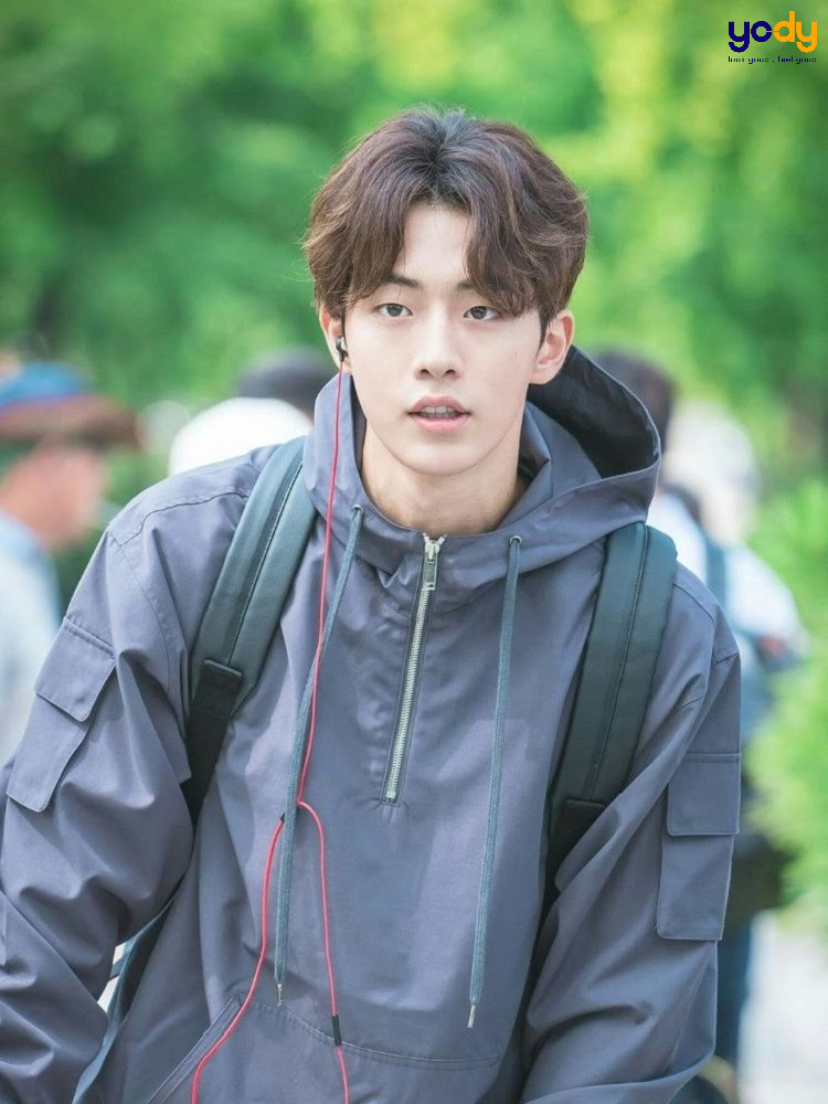 Kiểu tóc side part uốn phồng chia ngôi 5/5