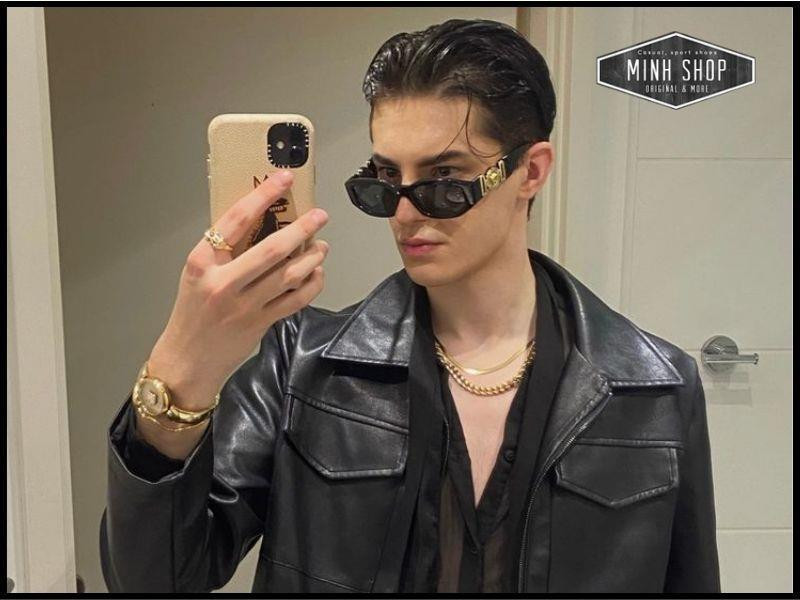 Kiểu tóc Slicked Back kết hợp hài hòa cùng kính cận