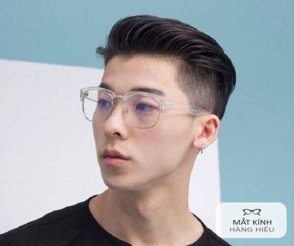 Kiểu tóc Slicked Back mang kính cận trông rất nam tính