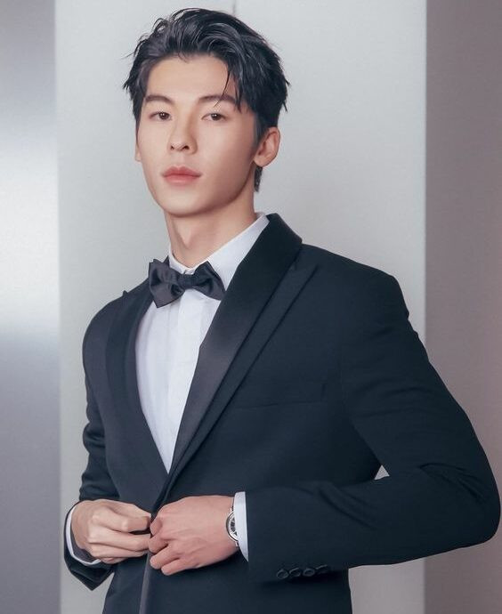 Kiểu tóc Slicked Back nam lịch lãm và gọn gàng